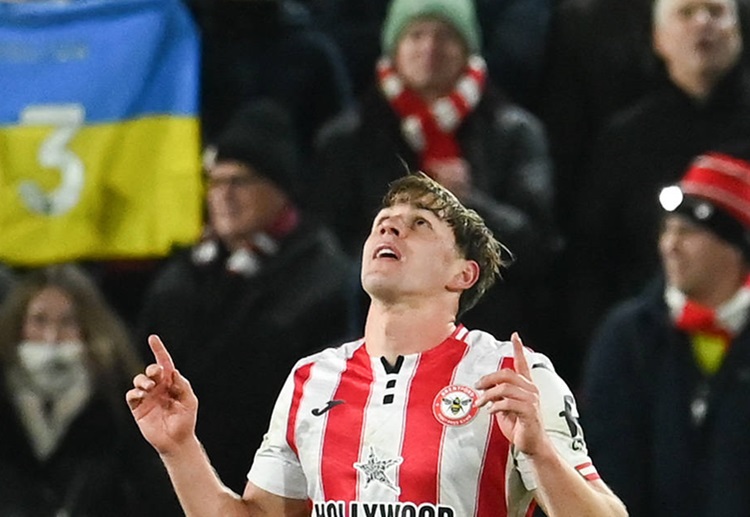 英超联赛 比赛末段,亚尔莫柳克在禁区内完成抽射破门,为主队锁定胜局,这也是他英超生涯的关键进球之一