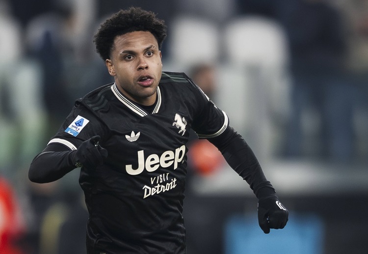 意甲联赛 麦肯尼在禁区内接球后低射破门，为尤文图斯扳回一城，扳平了比分。